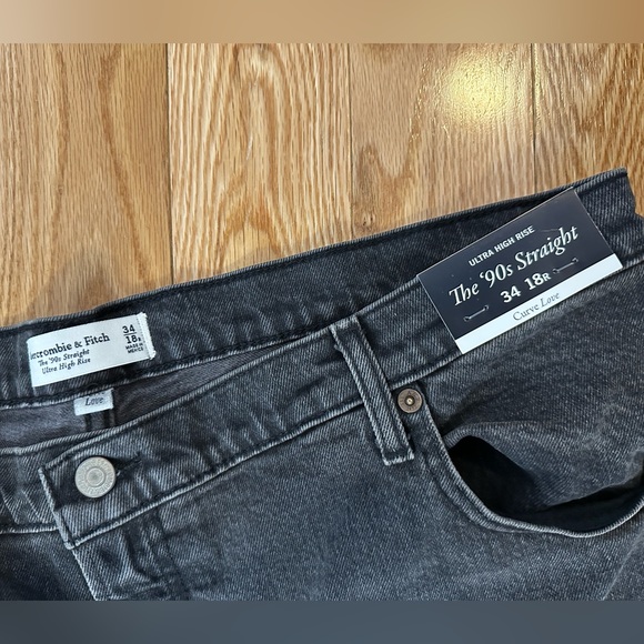 NWT Abercrombie & Fitch Curve Love Ultra High 90s Straight Jeans - Picture 3 of 4